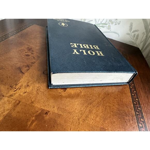 HOLY BIBLE Placed by the GIDEONS in Memory Blue HARDCOVER - Picture 5 of 12